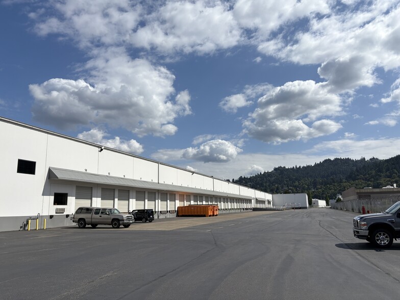 3601 NW Yeon Ave, Portland, OR for lease - Building Photo - Image 3 of 4