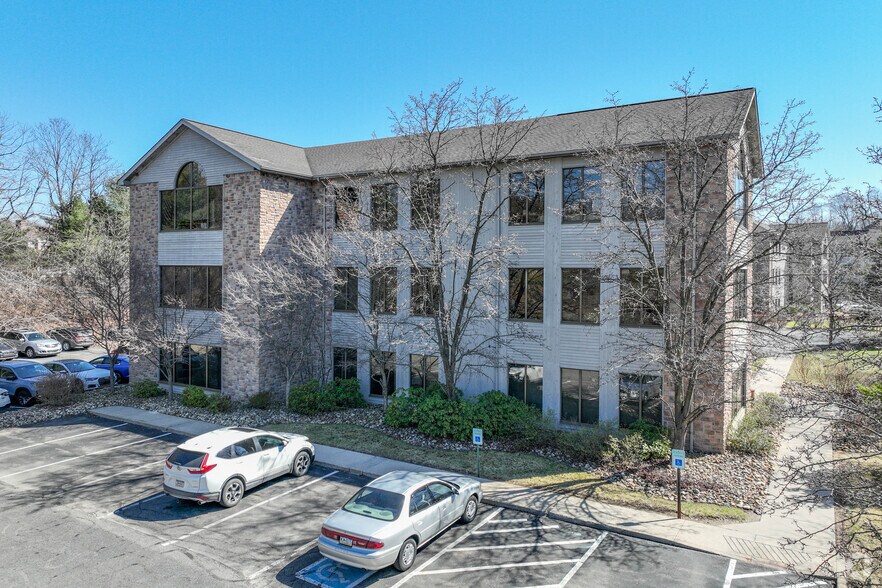 1000 Stonewood Dr, Wexford, PA for sale - Building Photo - Image 3 of 21