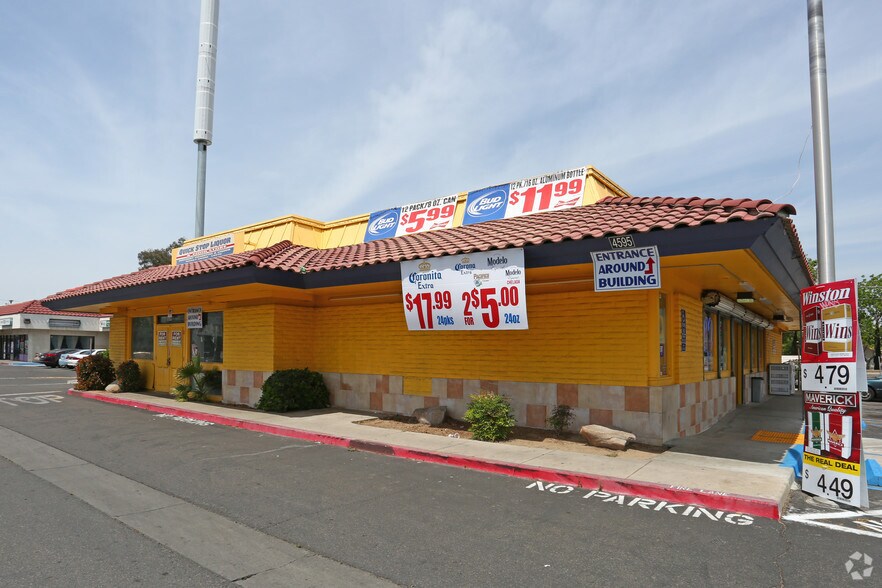 4595 E Kings Canyon Rd, Fresno, CA à louer - Photo du bâtiment - Image 2 de 3