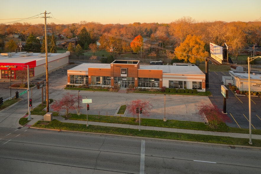 1800 N Rand Rd, Palatine, IL for sale - Building Photo - Image 3 of 28