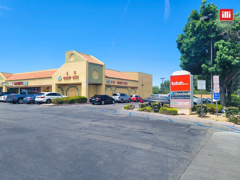 44430 20th St W, Lancaster, CA à louer - Photo du bâtiment - Image 3 de 6