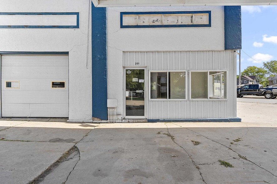 201 E Green Bay St, Bonduel, WI for sale - Building Photo - Image 2 of 30