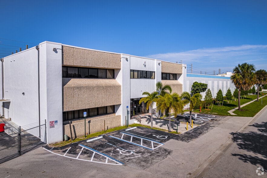 1601 Hill Ave, West Palm Beach, FL à louer - Photo du bâtiment - Image 2 de 4
