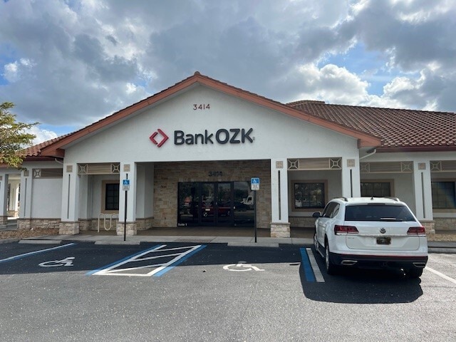 3414 Forum Blvd, Fort Myers, FL à louer - Photo du bâtiment - Image 2 de 13