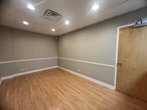 200 E Willow Ave, Wheaton, IL à louer Photo intérieure- Image 1 de 17