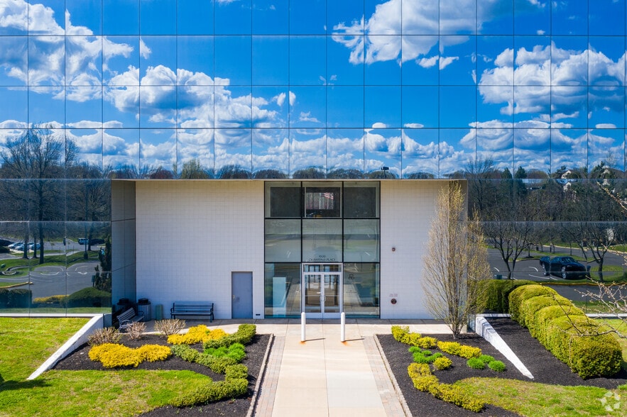 1000 Crawford Pl, Mount Laurel, NJ à louer - Photo du bâtiment - Image 2 de 8