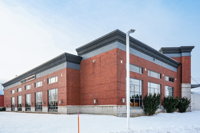 Plus de détails pour 5540 Boul des Gradins, Québec, QC - Commerce de détail à vendre