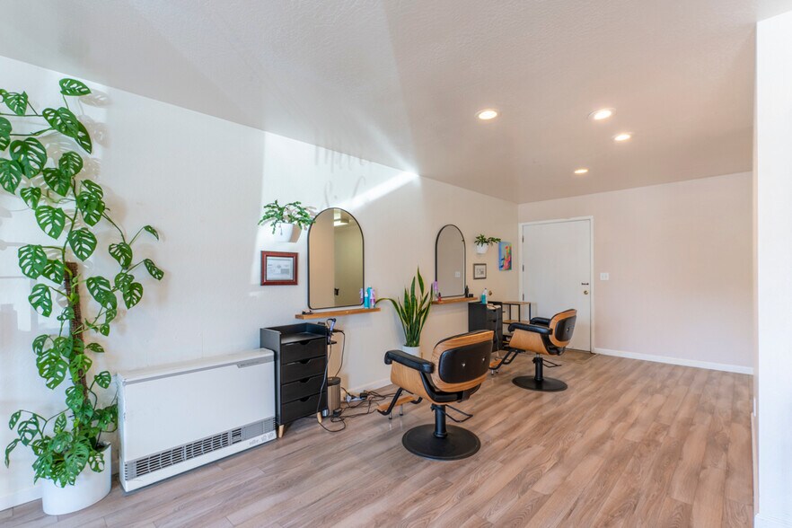 483 E Chestnut St, Fort Bragg, CA à vendre - Photo du bâtiment - Image 3 de 12