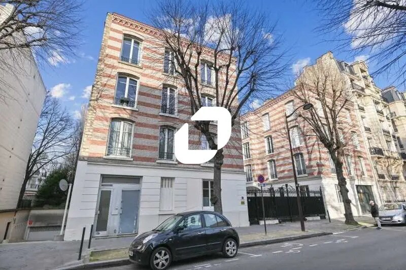 Office in Neuilly-sur-Seine for lease Building Photo- Image 1 of 21