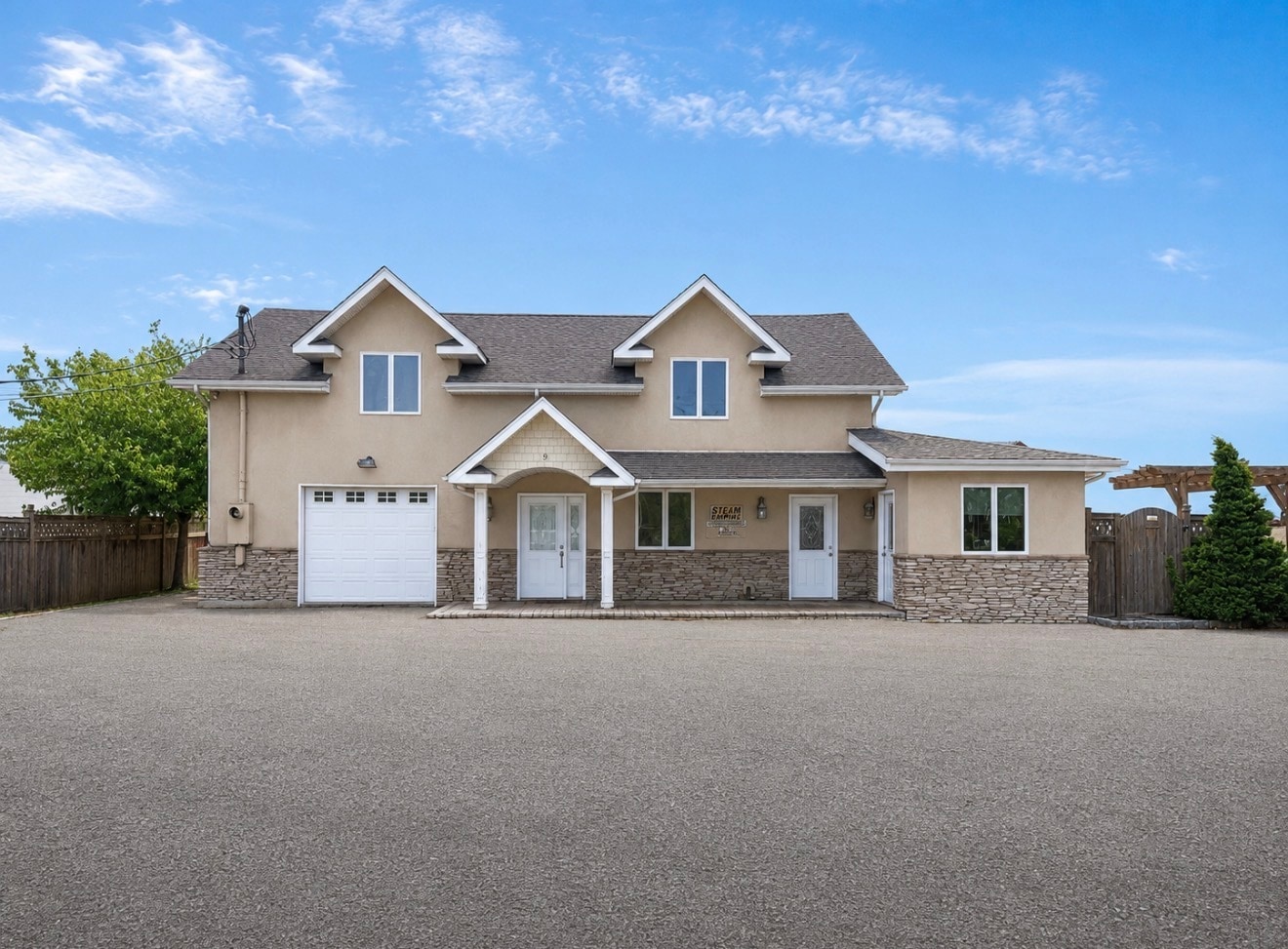 9 Degnon Blvd, Bay Shore, NY à vendre Photo du bâtiment- Image 1 de 22