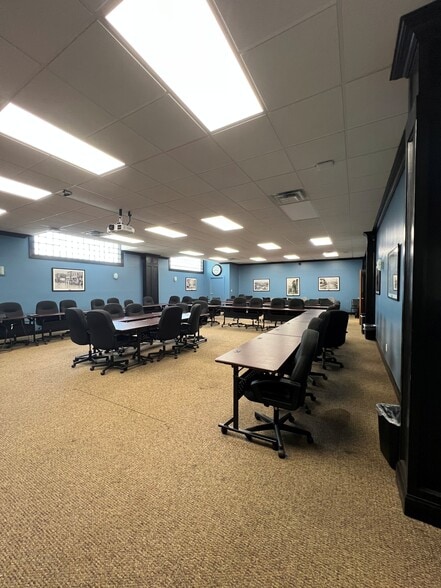 3610 Shelby St, Indianapolis, IN for lease - Building Photo - Image 3 of 8
