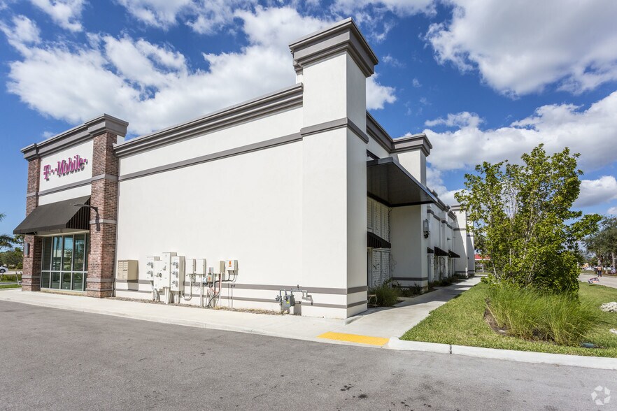 28245 S Tamiami Trl, Bonita Springs, FL à louer - Photo du bâtiment - Image 3 de 8