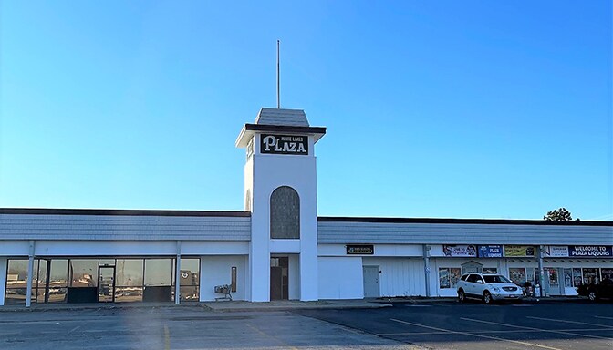 3701-3723 SW Plaza Dr, Topeka, KS à louer - Photo du bâtiment - Image 1 de 5