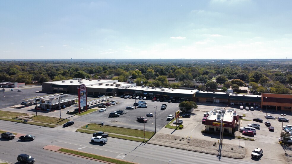 8621-8751 Camp Bowie West Blvd, Fort Worth, TX à louer - Photo du bâtiment - Image 1 de 7
