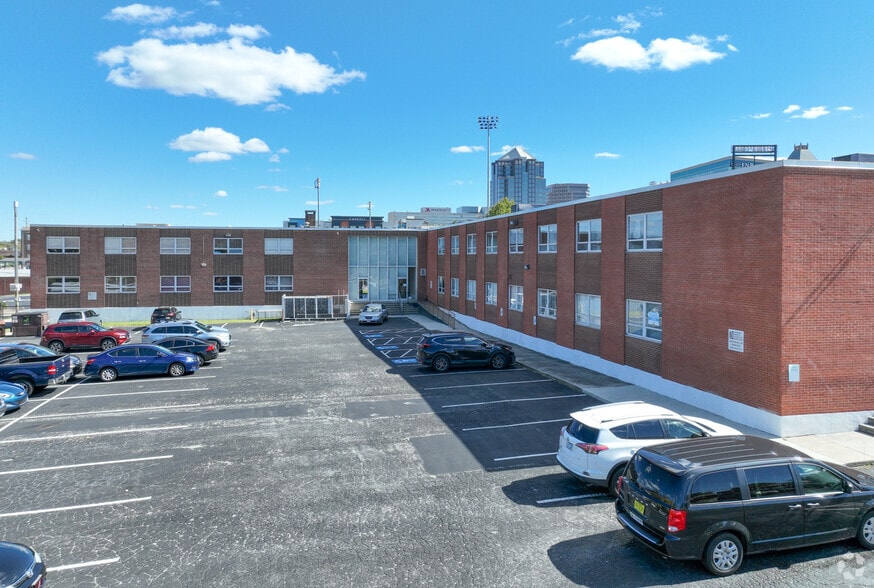 415 N Edgeworth St, Greensboro, NC à vendre - Photo principale - Image 1 de 8