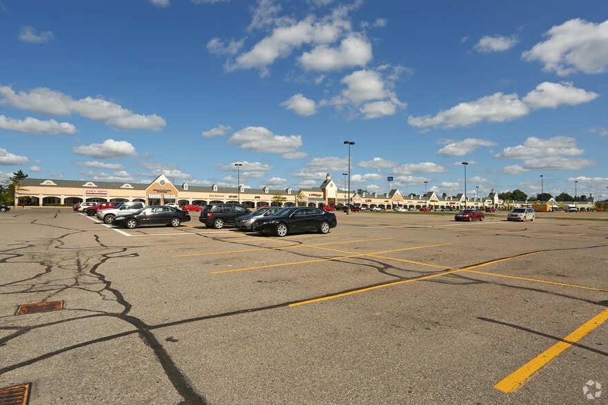 1475 N Burkhart Rd, Howell, MI for lease - Building Photo - Image 2 of 10