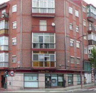 Plus de détails pour Multi-résidentiel à vendre