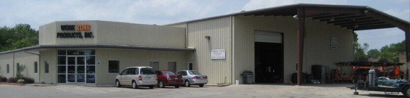 6358 Pinemont Dr, Houston, TX à louer - Photo du bâtiment - Image 2 de 11