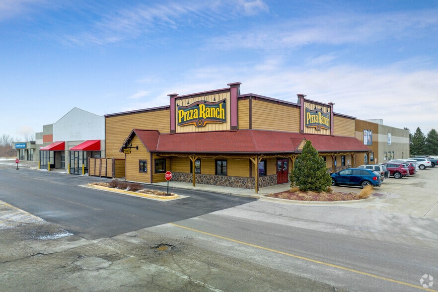 1300 18th Ave NW, Austin, MN à vendre - Photo principale - Image 1 de 31