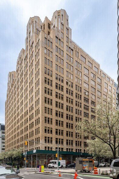 345 Hudson St, New York, NY for lease - Building Photo - Image 2 of 6
