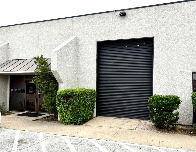 2734 W Kingsley Rd, Garland, TX for lease - Building Photo - Image 3 of 11