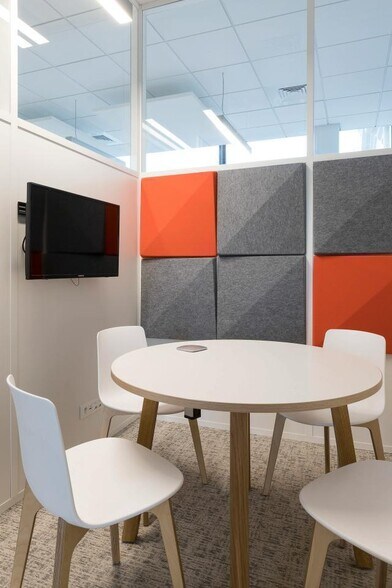 Office in Saint-Denis for lease - Interior Photo - Image 3 of 13
