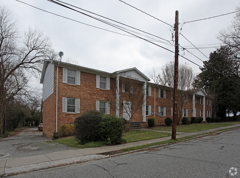 1105 Yanceyville St, Greensboro, NC à vendre - Photo principale - Image 1 de 1