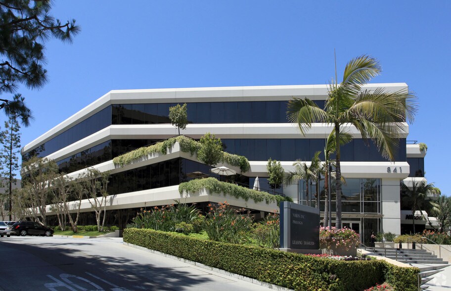 841 Apollo St, El Segundo, CA à louer - Photo du bâtiment - Image 2 de 3