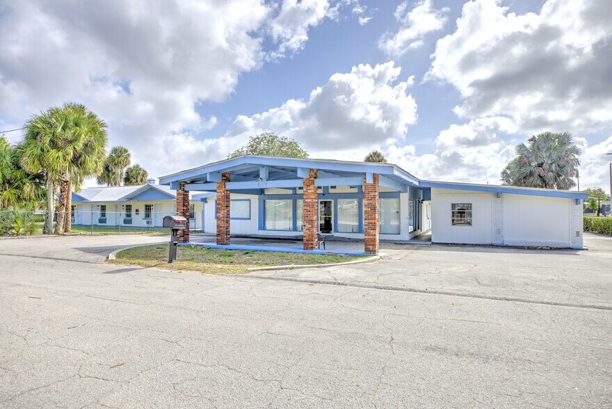 517 Us-27, Lake Placid, FL à vendre - Photo du bâtiment - Image 3 de 22