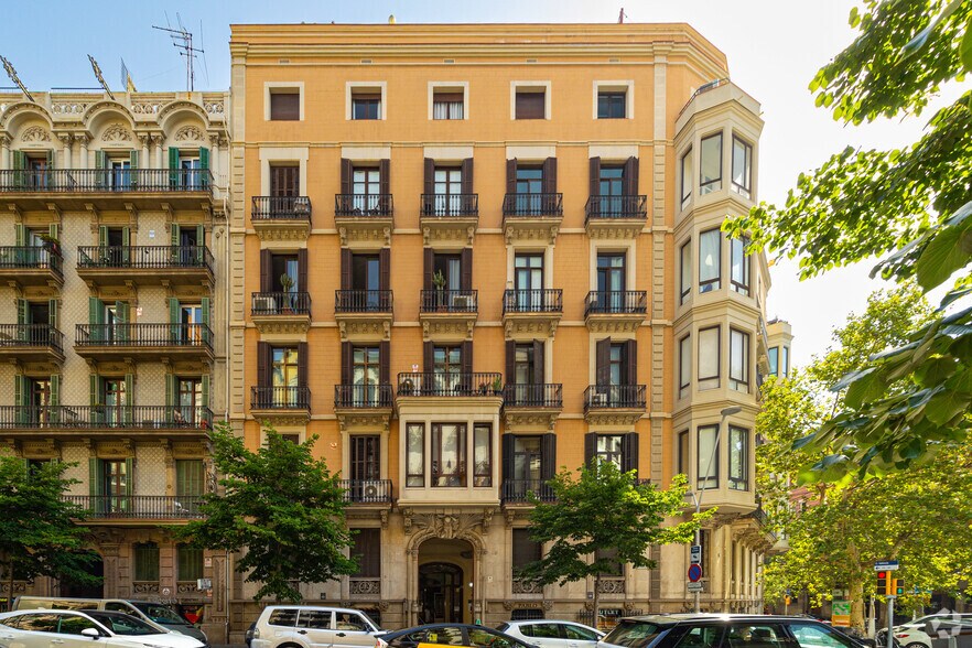 Multifamily in Barcelona, Barcelona for sale - Building Photo - Image 2 of 3