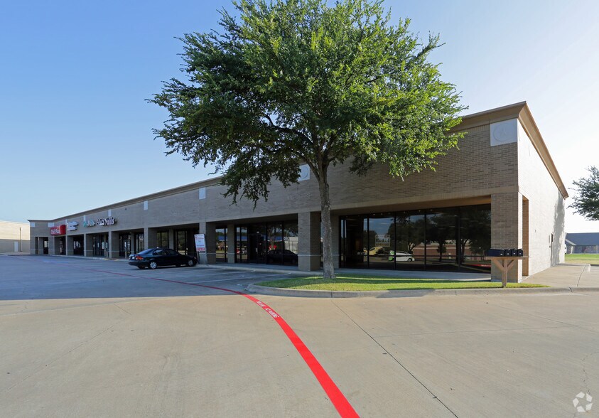 980 N Walnut Creek Dr, Mansfield, TX à louer - Photo du bâtiment - Image 3 de 3