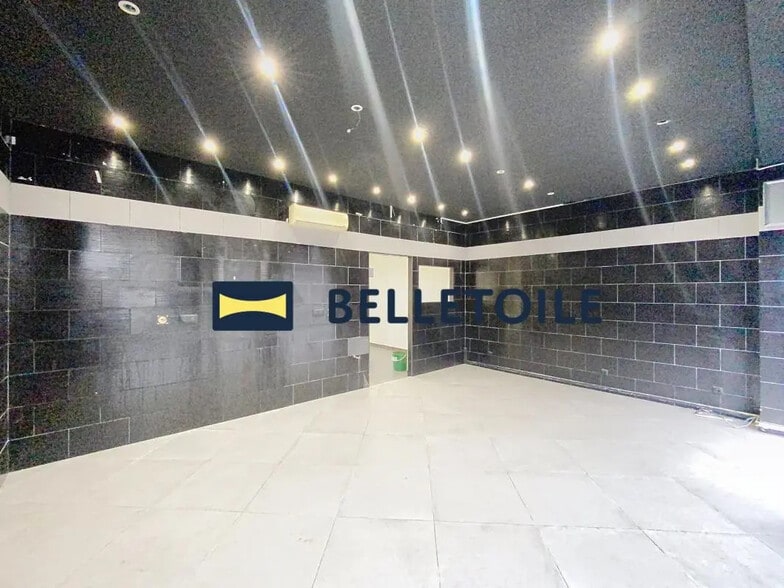 Retail in Alfortville for lease - Interior Photo - Image 3 of 8