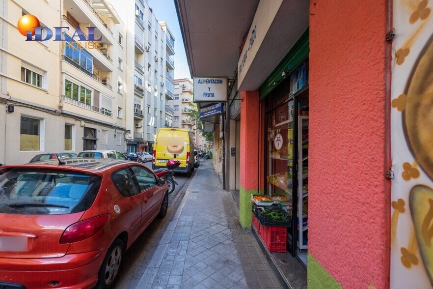Commerce de détail dans Granada, Granada à vendre - Photo du bâtiment - Image 2 de 19