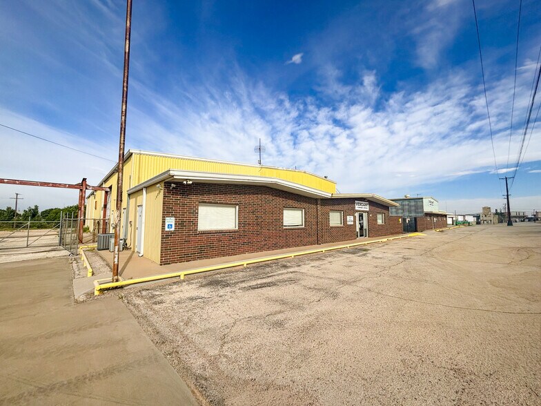 3803 Mankins Ave, Odessa, TX à vendre - Photo du bâtiment - Image 3 de 36