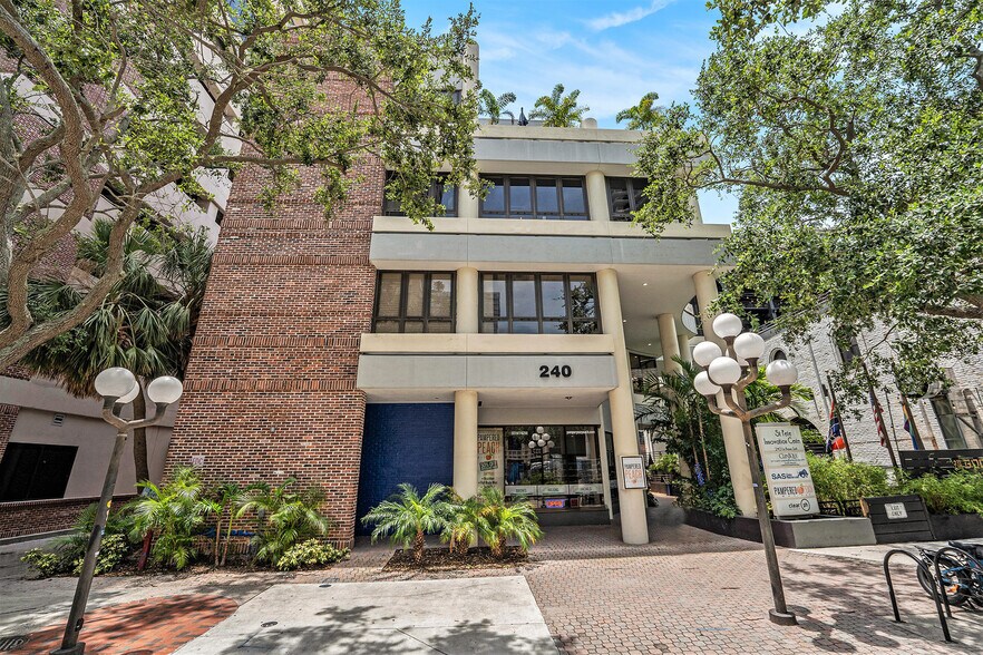 240 1st Ave S, Saint Petersburg, FL à vendre - Photo du bâtiment - Image 2 de 37