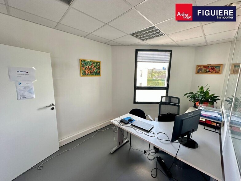 Office in Meyreuil for lease - Interior Photo - Image 3 of 15