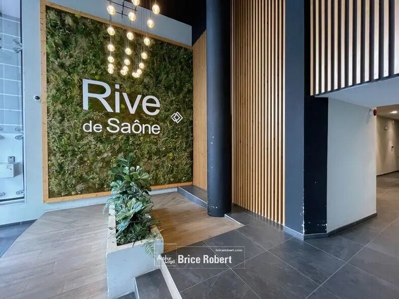 Office in Lyon for sale - Lobby - Image 1 of 9