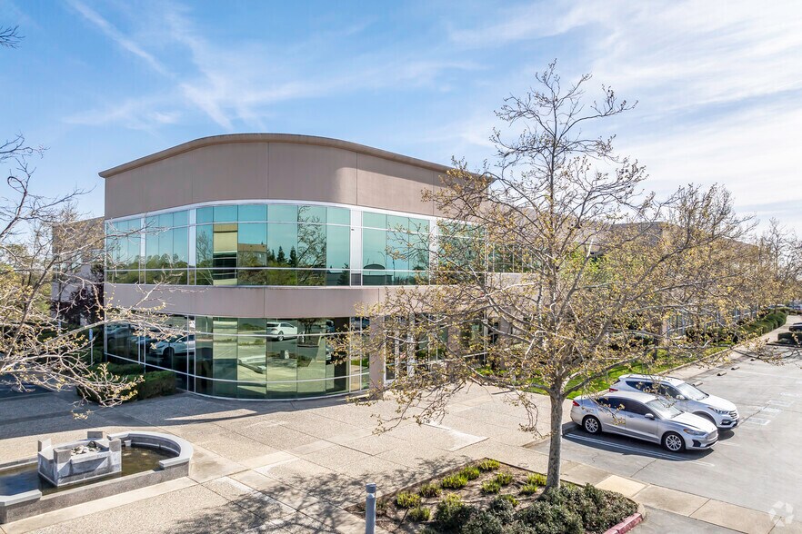 101 Creekside Ridge Ct, Roseville, CA for lease - Building Photo - Image 1 of 8