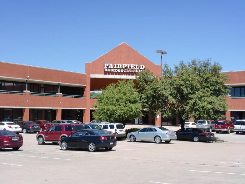 2045 N State Highway 360, Grand Prairie, TX à louer - Photo du bâtiment - Image 3 de 6