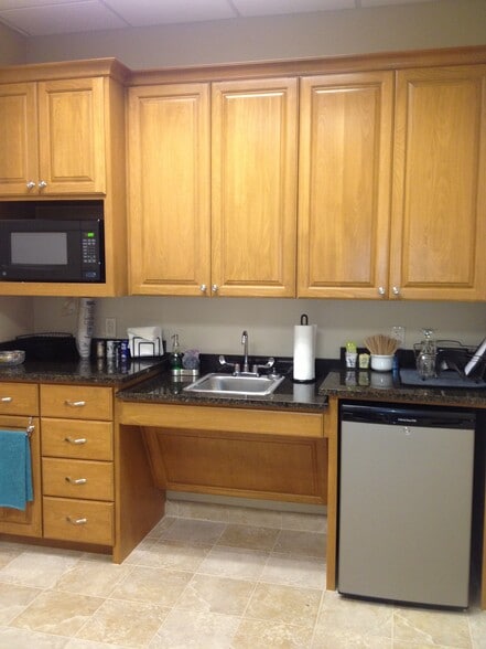 11701 Bee Caves Rd, Austin, TX for lease - Building Photo - Image 3 of 11