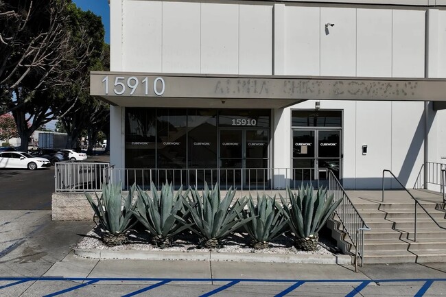 More details for 15910-15912 Valley View Ave, La Mirada, CA - Office, Industrial for Lease