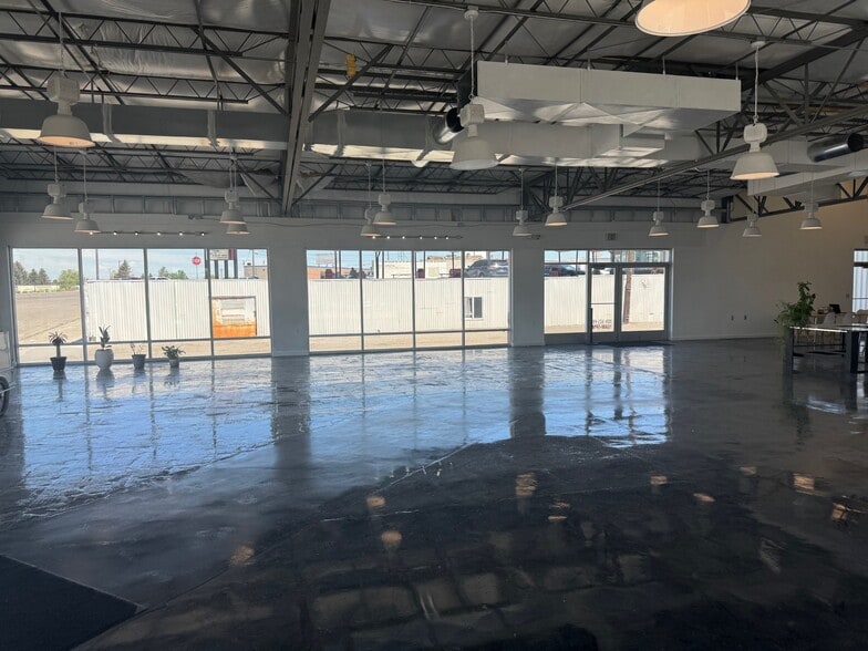 540 N Emerson Ave, Idaho Falls, ID for sale - Interior Photo - Image 2 of 10