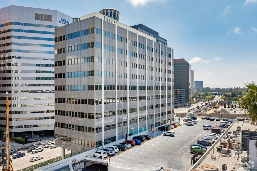 10921 Wilshire Blvd, Los Angeles, CA for lease - Building Photo - Image 1 of 24