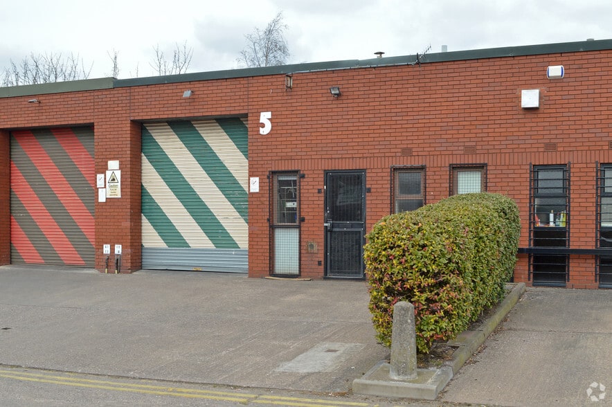6 Park Ln, Wolverhampton à louer - Photo du bâtiment - Image 3 de 7