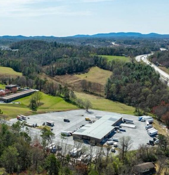 219 Commercial Hill Dr, Hendersonville, NC for lease - Building Photo - Image 3 of 11