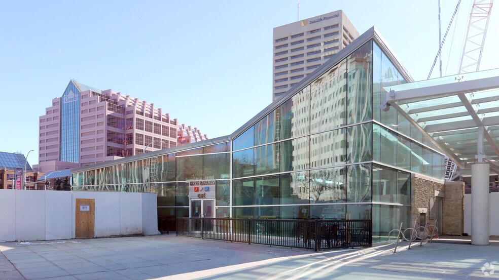 9918 102nd Ave NW, Edmonton, AB à vendre - Photo principale - Image 1 de 1