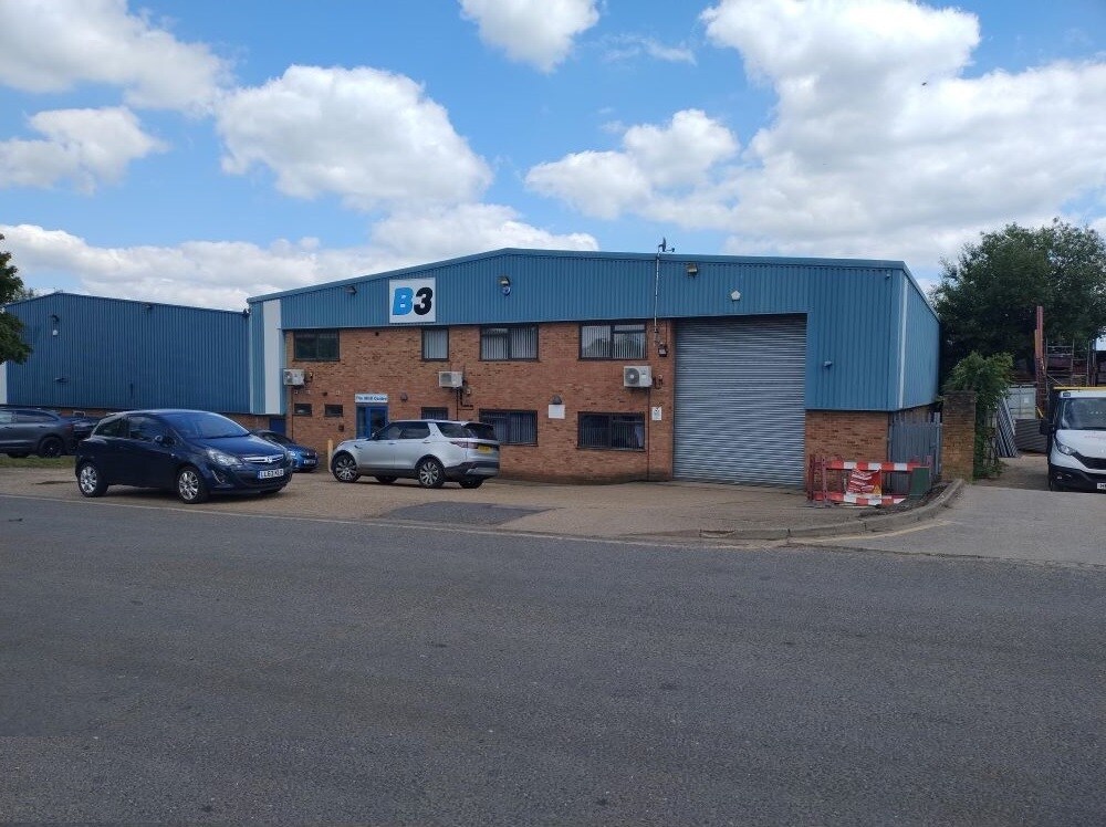 3 Crompton Rd, Stevenage for lease Building Photo- Image 1 of 4