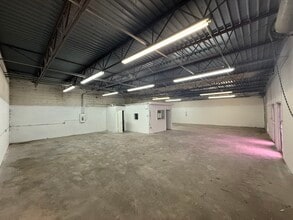 1229 Colorado Ln, Arlington, TX for lease Interior Photo- Image 2 of 6
