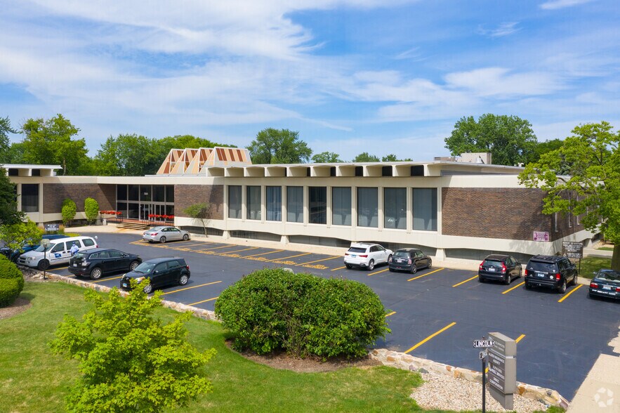 7301-7337 N Lincoln Ave, Lincolnwood, IL à louer - Photo du bâtiment - Image 3 de 10