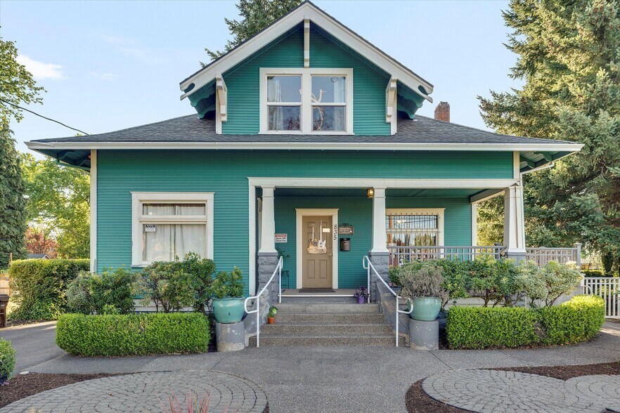 835 N Main Ave, Gresham, OR à vendre - Photo du bâtiment - Image 1 de 19